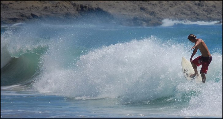 Yann is rippin' some waves. Foto: Johan Trägårdh.