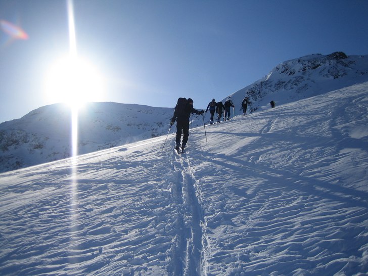 Strålande väder på väg upp mot Vassitjåkka un. Foto: Jesper Johnsson.