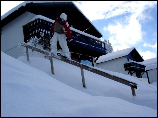 Ett impulsåk på en kort trärail på väg hem fr. Foto: Simon Delér. Åkare: Sebastian Delér.