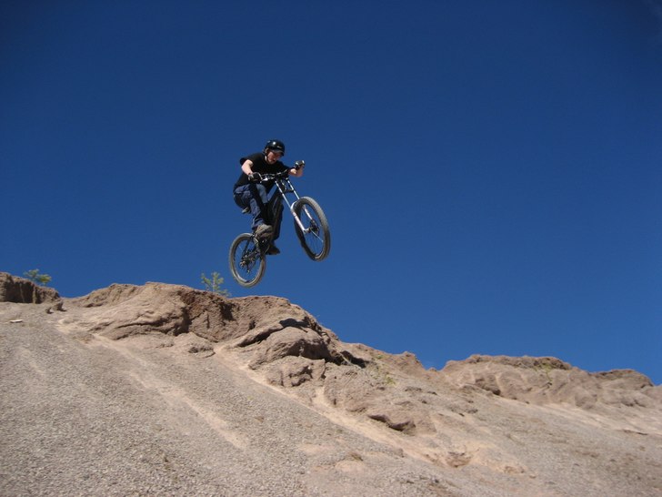 droppar. Foto: Jimmy Wallin. Åkare: Fredrik Larsson (jag).