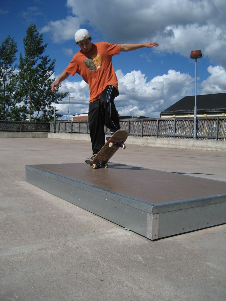 ollie to manual. Foto: nån. Åkare: Mikael Bäck.