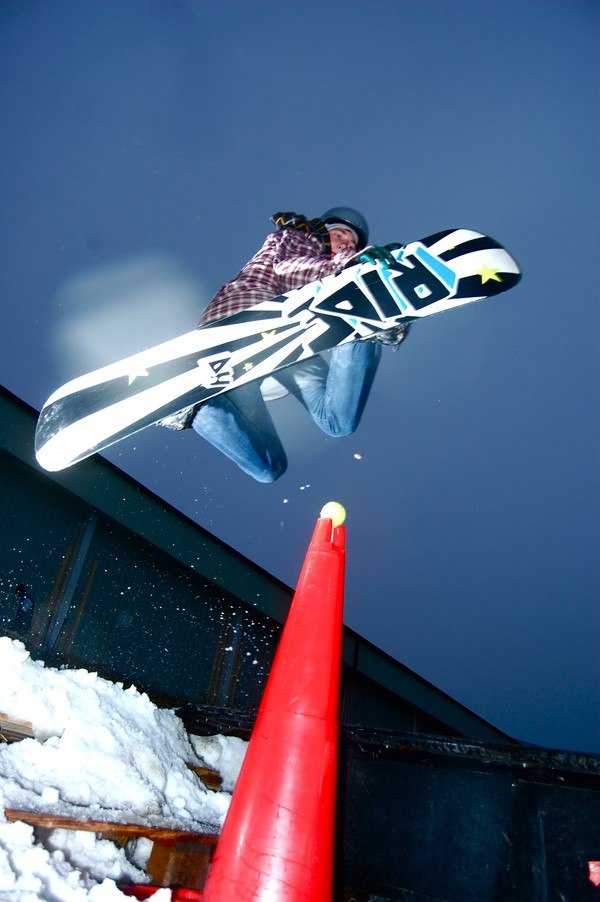 Shredd på gärde . Foto: Jonas Sjödin. Åkare: Jonas Tollgren.