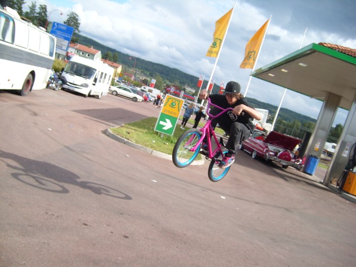 Bunny hopp, kolla höjden;D. Foto: Jakob Lindblad. Åkare: Joseph Jansson.
