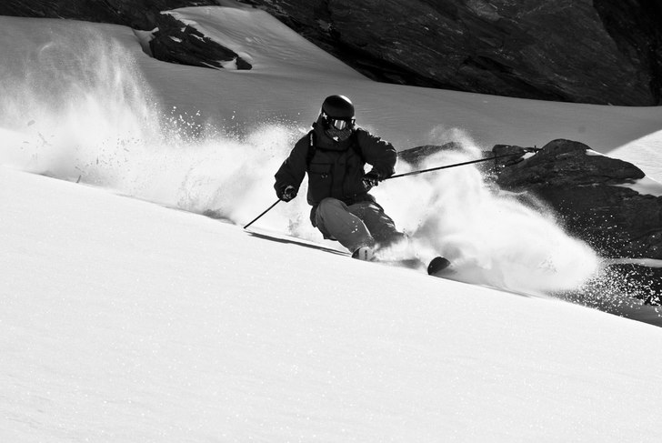 Fin snö uppe på Rothorn i Zermatt. Foto: Robin Ljungqwist. Åkare: Adam Jonsson.