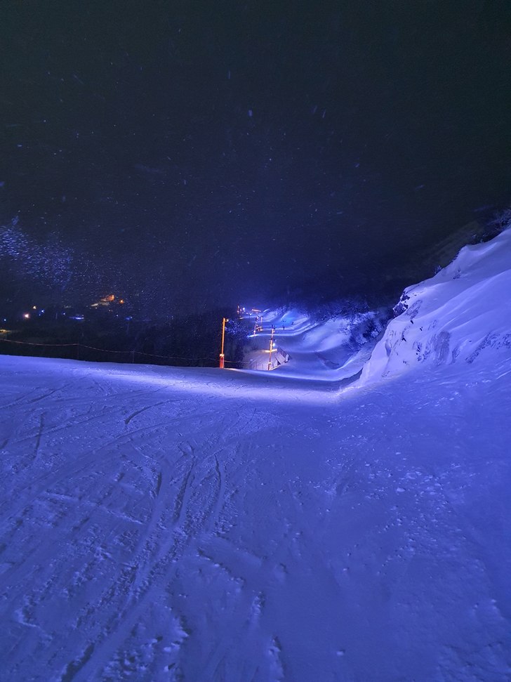 Tillsammans med mig själv och kvällsåkningen.