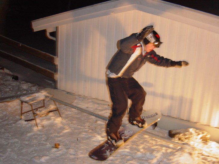 Hemma byggd rail på baksidan av vårat hus duger . Foto: calle hansson. Åkare: Fredrik Bergström.