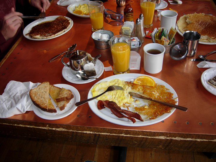 En riktig skidåkarfrukost!. Foto: Catharina Rydberg.