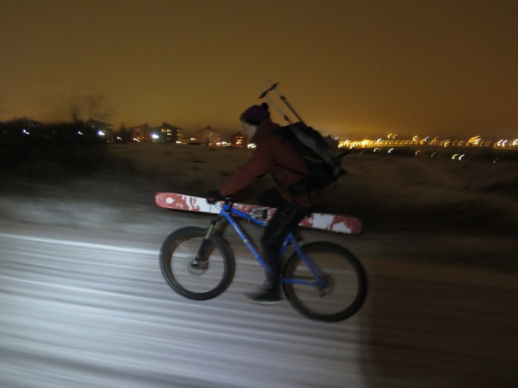 Cyklar du till backen kom ihåg lampor både bak o. Foto: tryggve tirén.