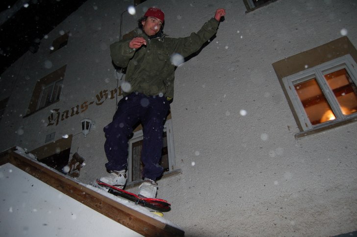 Kan de bli mer hardcore än snowskate på räcket . Foto: Alexander Rydfjord. Åkare: Dan.