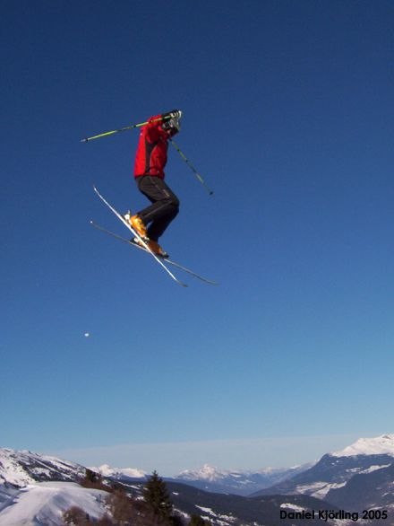 Drop från hustak . Foto: Fabian Ingvarsson. Åkare: Daniel Kjörling.