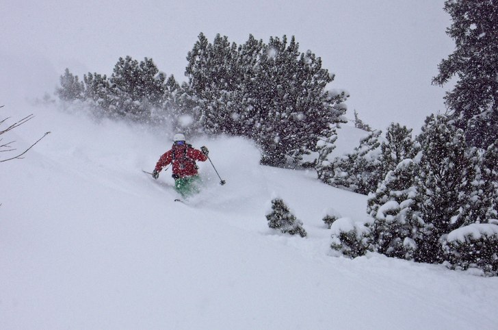 Sjukt grymma förhållanden och härligt dumpande!. Foto: Anders Schelander. Åkare: Roert Hortlund.