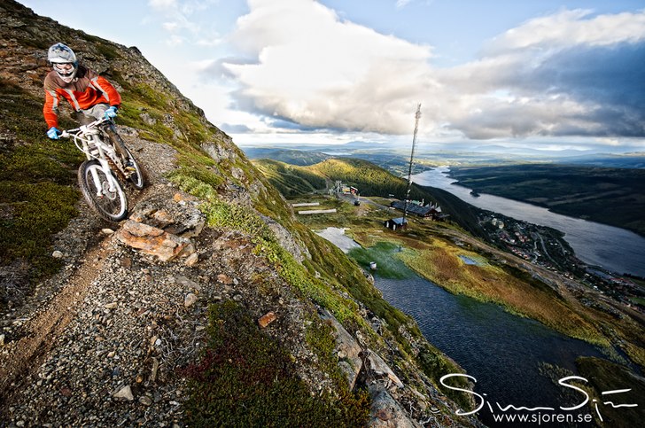 En hård eftermiddag på Skutan med snö, regn, bl. Foto: Simon Sjörén - www.sjoren.se. Åkare: Kristian Axelsson.