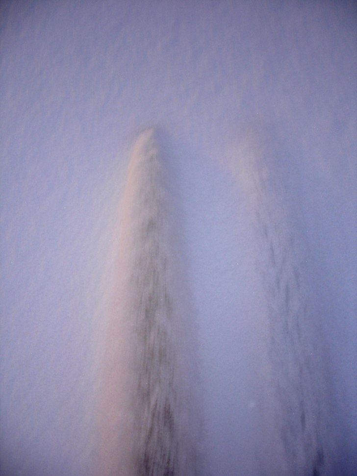 15 cm nysnö i pisten och skidorna döljs under t�. Foto: Lennart Berggren. Åkare: Salomon.