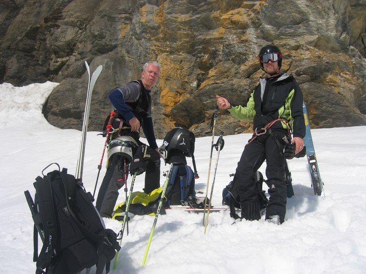 Far och son efter ca 80 meters repklättring. Vad . Foto: Stefan Pettersson. Åkare: Uffe Gustafsson och Petter Wetterholm.