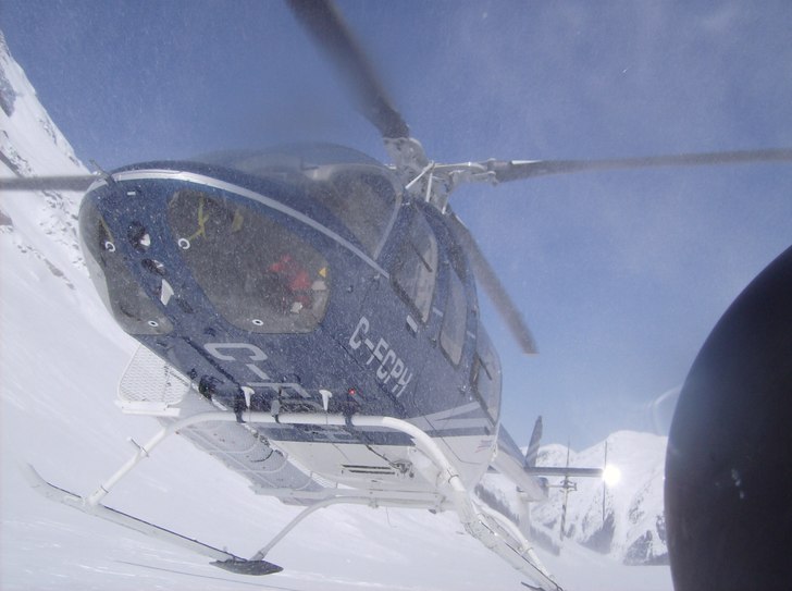 Helikopetern landar!. Foto: Magnus Edblom.