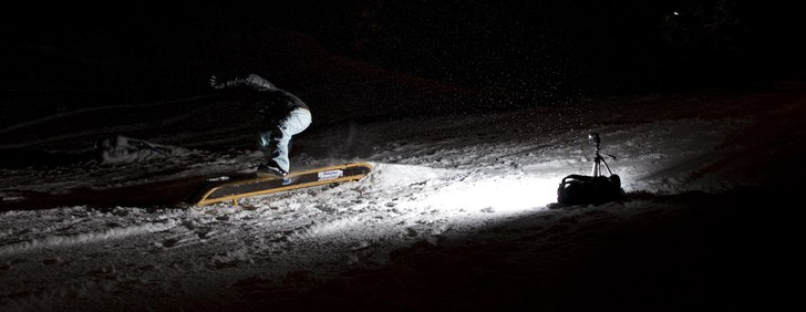 Tailslide på boxen i Trosabacken. Foto: Anton Svanborg. Åkare: Patrik Sörman.