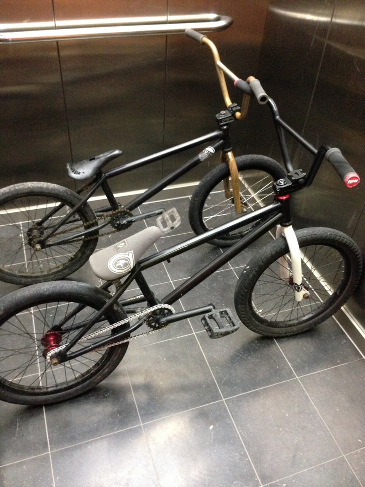 Polarens cykel längst in. min cykel längst ut :). Foto: Jag. Åkare: Ingen.