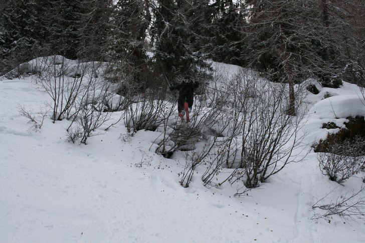 Jag kör ett lite nice dropp  skogen.... Foto: Christian Linderholm. Åkare: Marcus Gustafsson.