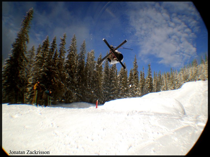 Foto: Tobias Einebrant. Åkare: Jontsson kör nån d-spin elle någe..