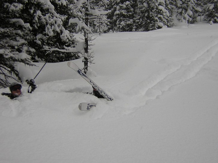 jobbigt med dessa "snödumpar". Foto: Ulf Pålsson. Åkare: Nicklas Forsgren.