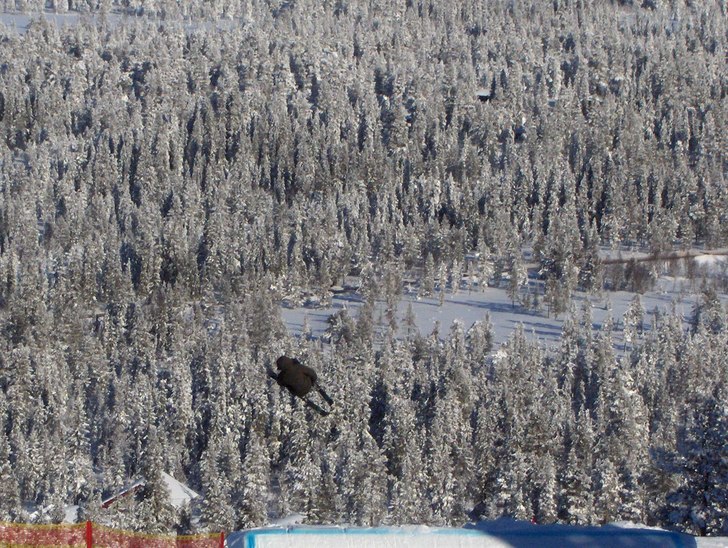 Hopp i ett hopp. Foto: Gustav Borg. Åkare: Henrik Gustafsson.