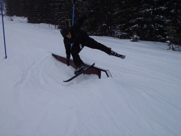 Det är Hellaaa här på Freeride. En misslyckad r. Foto: Hase. Åkare: jESPER Hellkvist.