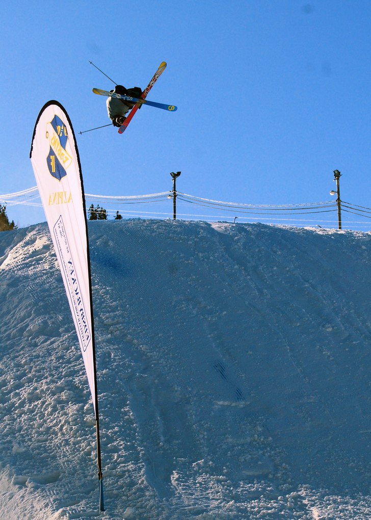 En stor cork 9 rev tail under Edsbyn Slopestyle!. Foto: Christina Zeidlitz. Åkare: Jonas Zeidlitz.