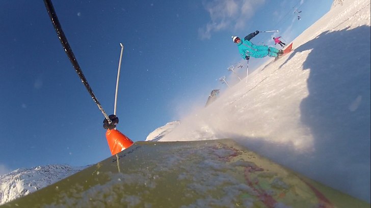 Carving på monoski i Hemsedal. Foto: Linus Björk. Åkare: Mimo Sestan.