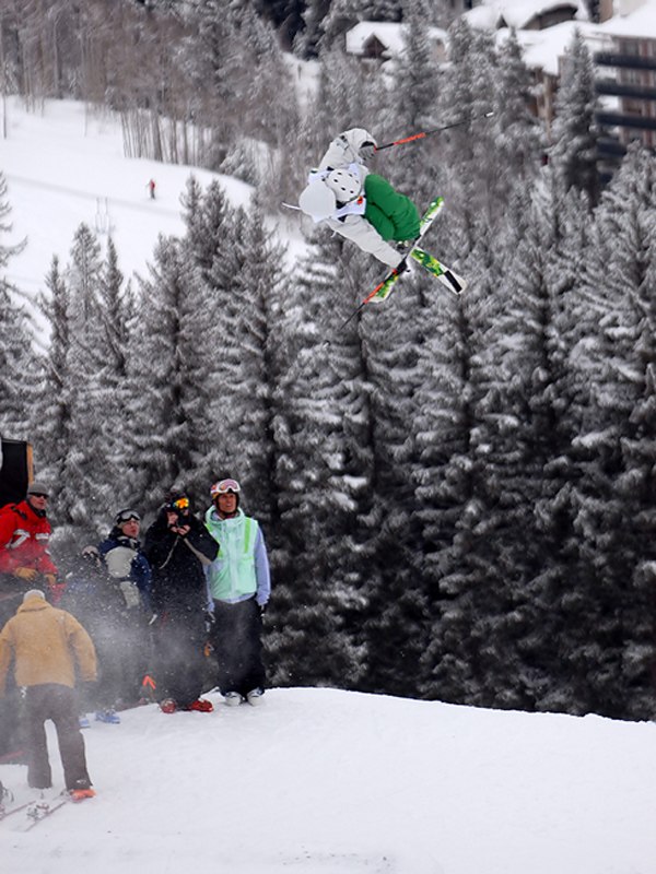 En sw cork 1080 mute i Us Freeskiing Open 2006
. Åkare: Henrik Harlaut.