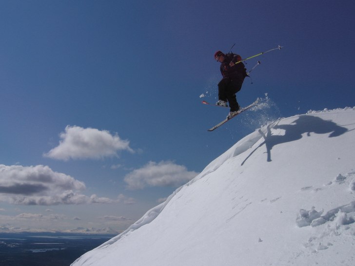 Marcus en majdag på skuttoppen.. Foto: Ville Berg-Malmborg. Åkare: Marcus Junkka.