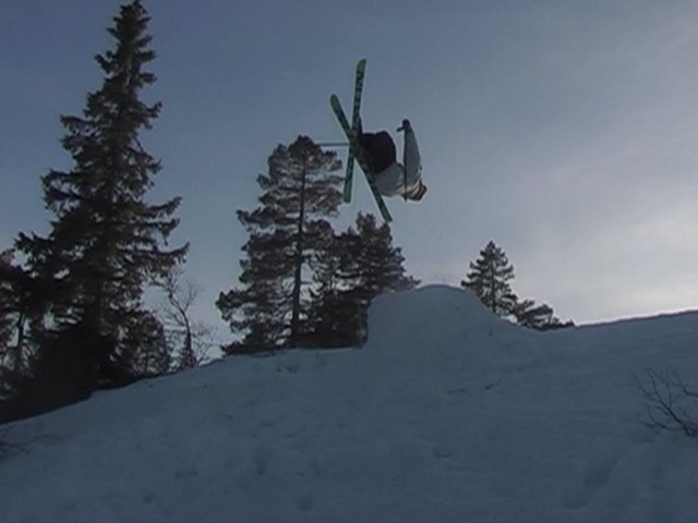 ett litet hopp i sälen... Foto: Viktor Sandberg. Åkare: Simon Öhrn.