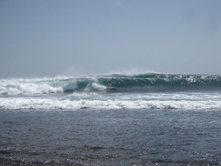 Low tide och hyffsad size.. Foto: Christer Larsson. Åkare: Diego Bierman.