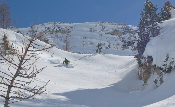 Skön sväng i lössnön!. Foto: Robban. Åkare: Danne.