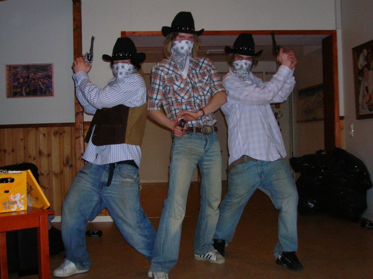 Sommarfest i Åre. Foto: NoOne. Åkare: Johan, Viktor och Christer.