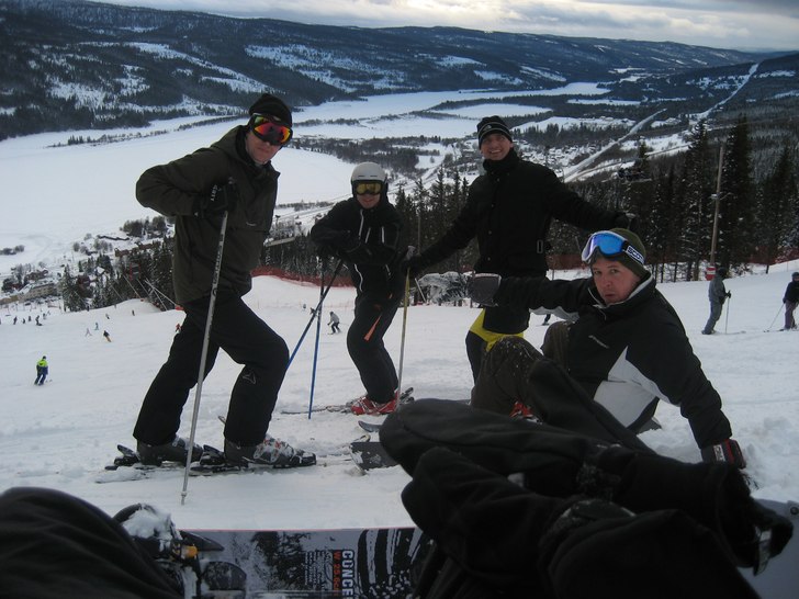 Glatt gäng i Åre i februari. . Foto: Adrew Crokston. Åkare: Jag, Linnet, Lars och Ulrik.