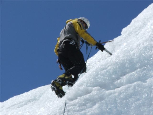 Klättrar lite soft glaciäris.. Foto: Johan Gustafsson. Åkare: Anders Narling.