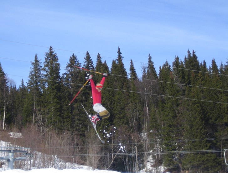 Jag på monoski utförande en dödsföraktande twe. Foto: Micke Bergfors. Åkare: C M Ullman.