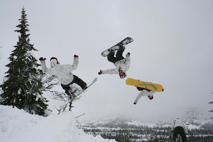 Ett puderhopp i Trysil. Foto: Marcus Wallstersson. Åkare: Jonas Frid.