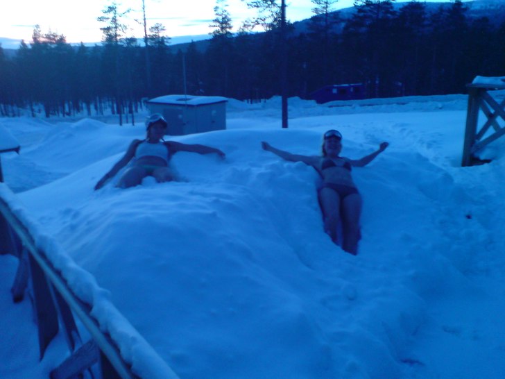 öl, snö o bastubad- vad mer kan man begära;)??. Foto: Elin o emma.