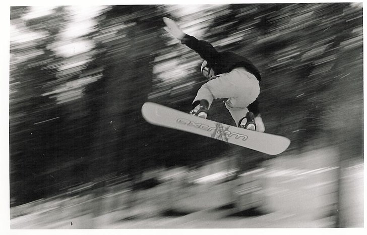 Panorering i grodperspektiv, framkallat själv.. Foto: Anders Lindh. Åkare: Mattias Lindh.