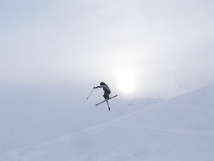 En True Tail med Nordals i bakgrunden. Foto: Victor Lundström. Åkare: Linus Nyström.