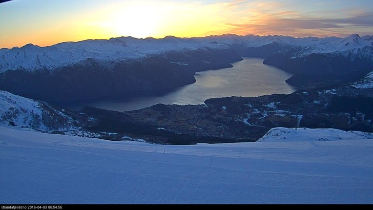 Søndag 3/4
Søndag kl 07.00 er de 2 grader, vinds.
