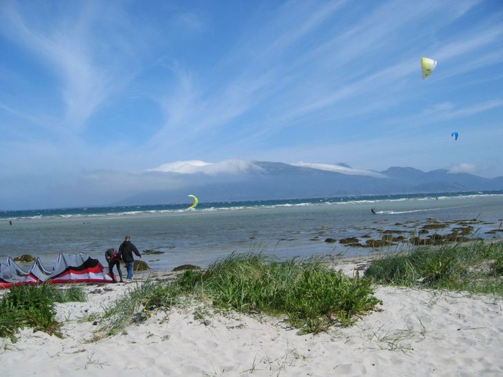 En bra Kite dag på Roald, Vigra. . Foto: Berulfsen. Åkare: Basso.