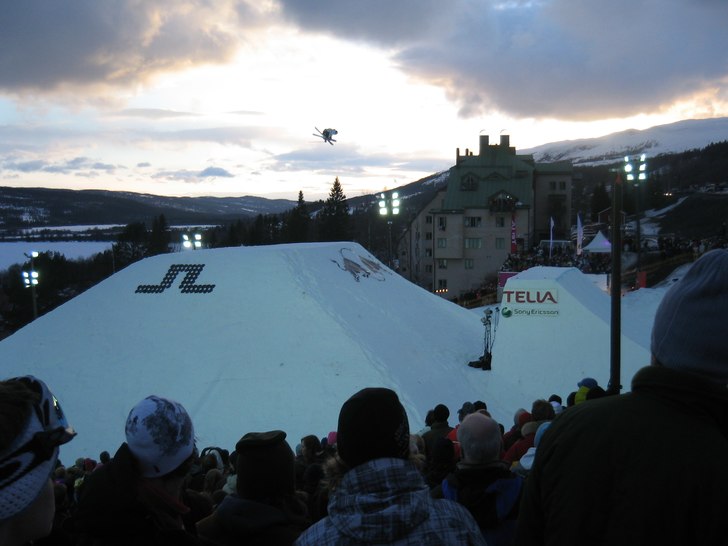 Foto: Åza Jorudd. Åkare: O Harlaut.