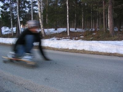 Såhär firar man påsk hemma i byn.. Med en dunk . Foto: Christofer Ryås. Åkare: Dan Andersson.