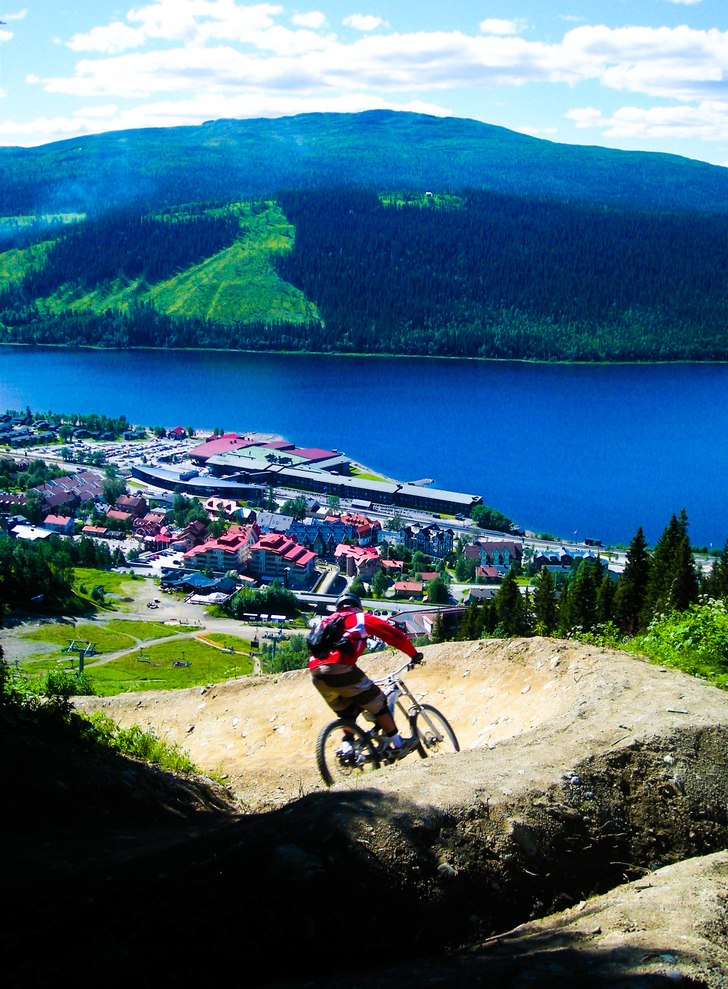 Shimano leden i Åre Bike Park. Foto: Rasmus Linder. Åkare: Kristopher Sjöberg.