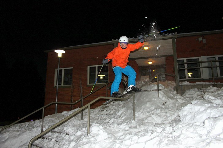 En kink vid en skola som var GANSKA skarp! elr vad. Foto: Anton Lampa. Åkare: Elias Lampa.