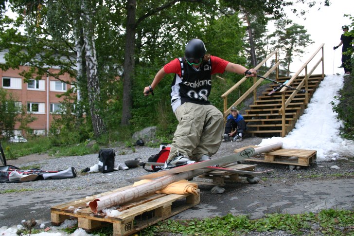 Mille drar railet, kommer han att klara det?. Foto: Tomas Johansson. Åkare: Mille Källström.