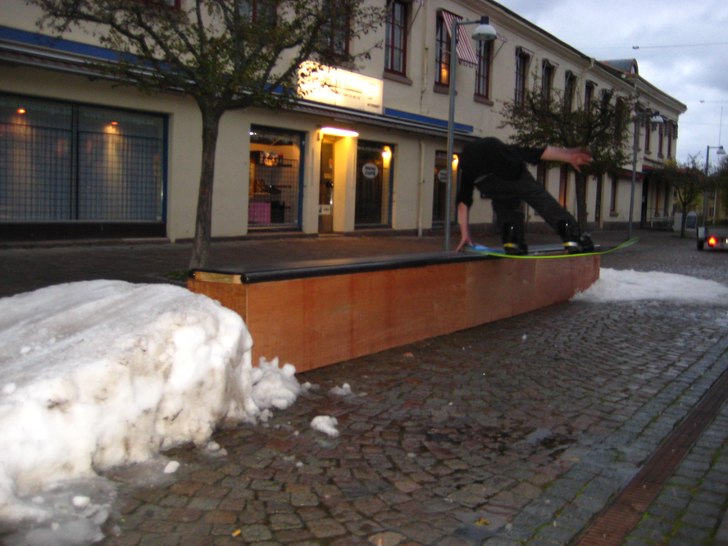 Fucking Åmål railjam. Foto: Lukas Hallqvist. Åkare: Jens Almskog.