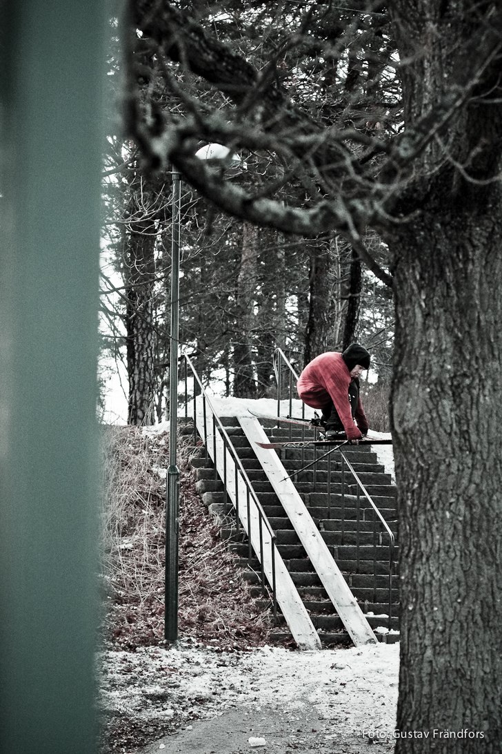 9TOFIVE Handrailshoot med The Bunch.. Foto: Gustav Frändfors. Åkare: Linus Tornberg.